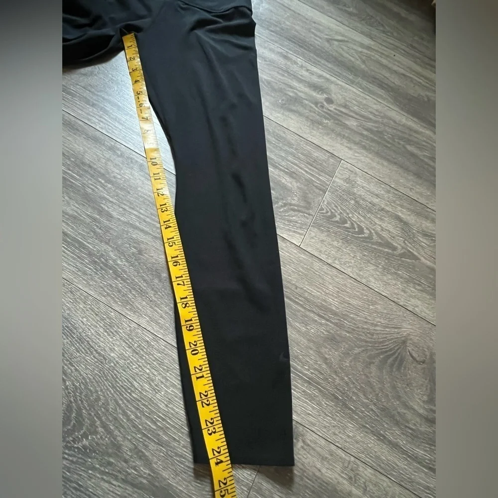 Nike Peleton dri-fit leggings. Size small